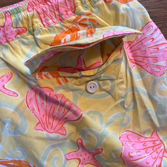 Lilly Pulitzer Men’s Swim Trunks - Picture 6 of 6